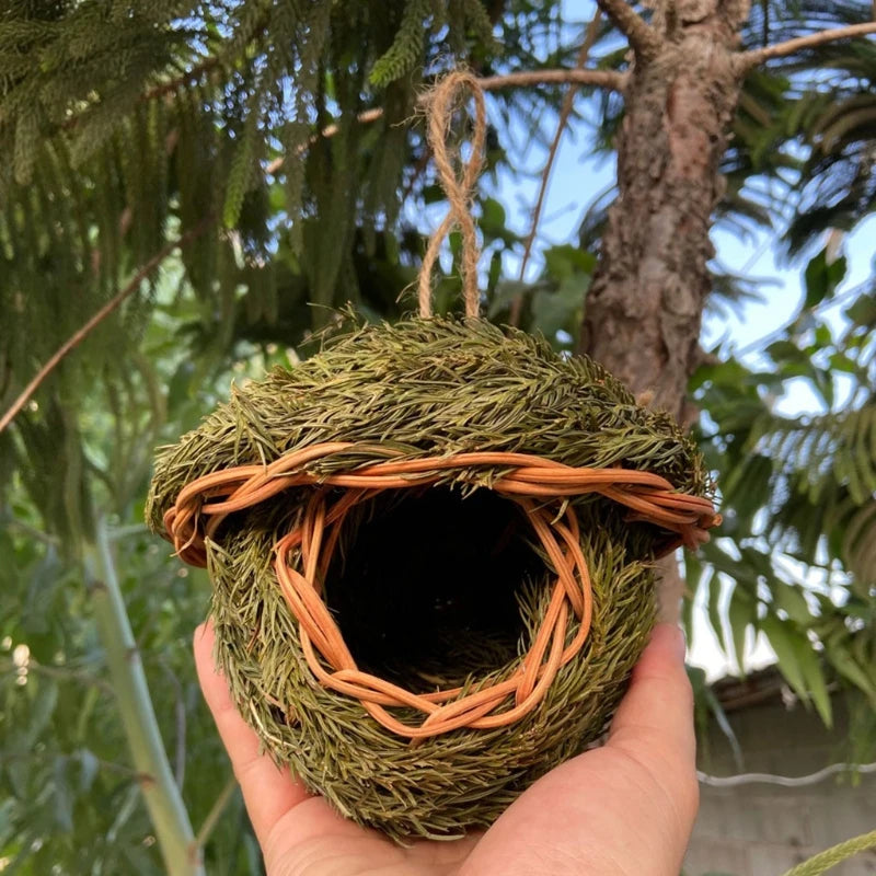 Hand-Woven Natural Grass Bird House – Eco-Friendly Hanging Shelter.