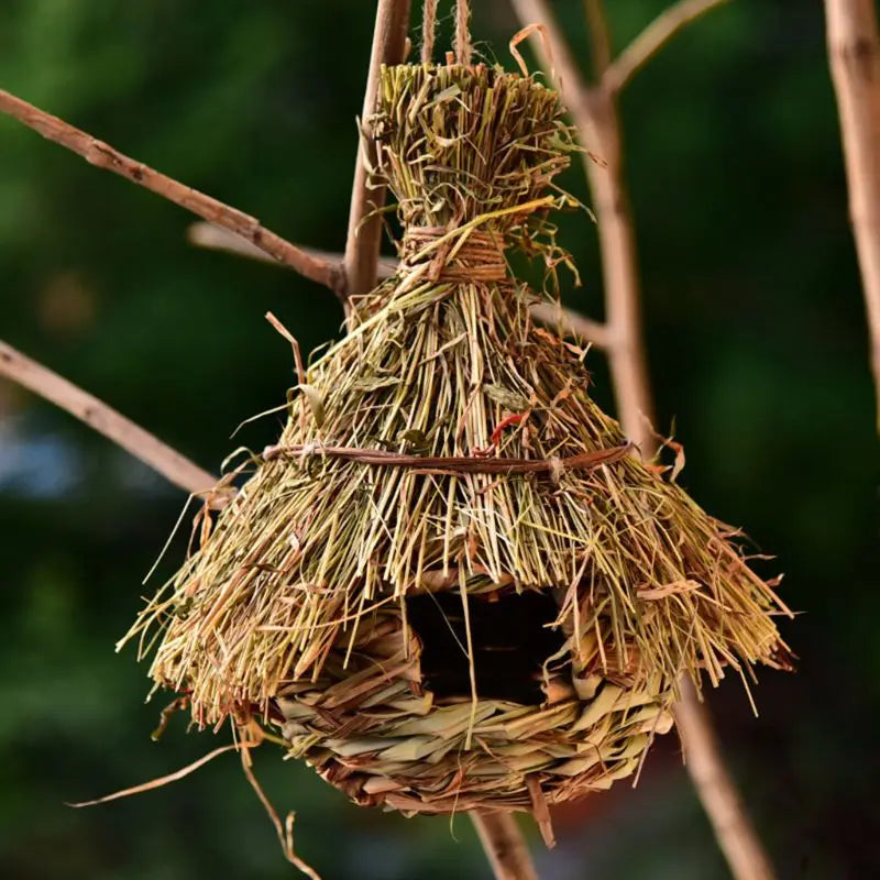 Hand-Woven Natural Grass Bird House – Eco-Friendly Hanging Shelter.